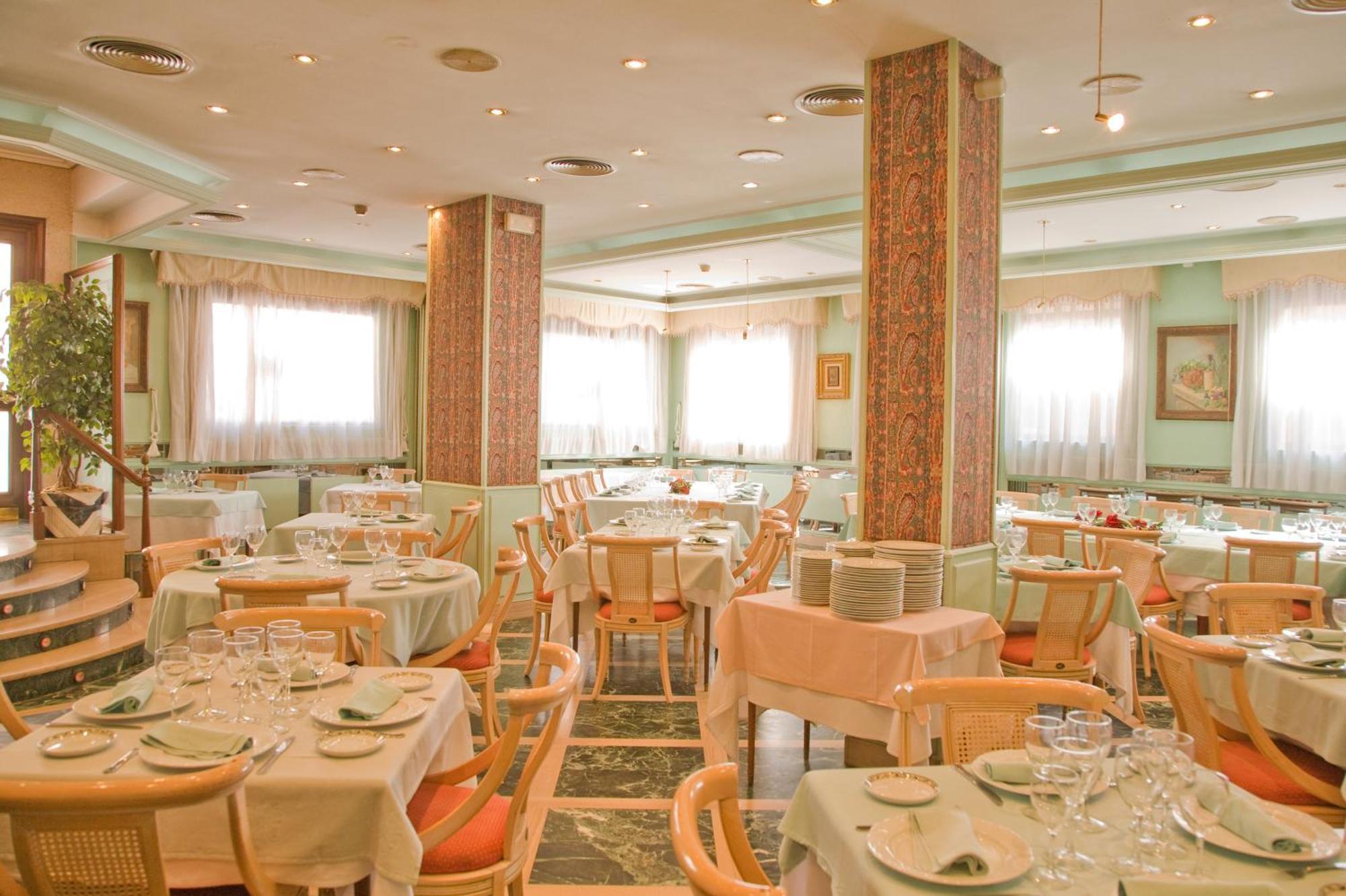 Hotel Tibur Zaragoza Restoran gambar